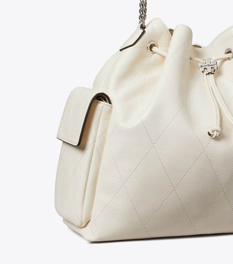 Tory Burch diseñador bolsos de hombro Bolso de hombro grande acolchado con cordón ajustable Charlie en Light Cream detalle