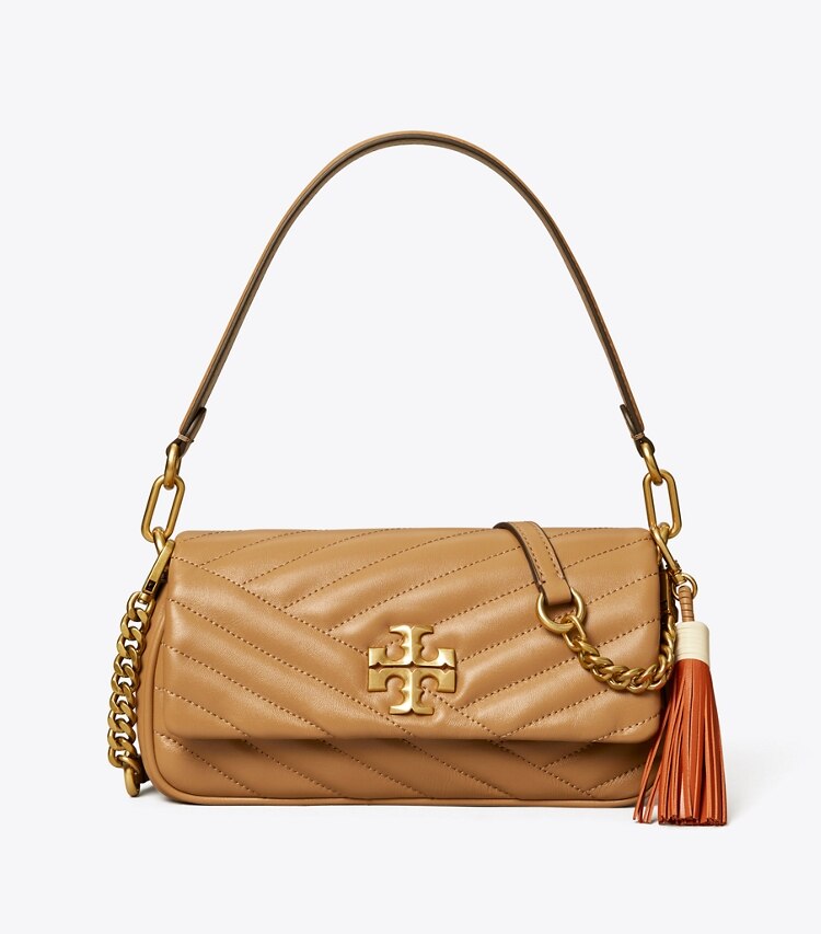 Tory Burch diseñador bolsos de hombro Bolso de hombro Kira de chevrón con solapa pequeña y borlas en Dusty Almond frontal