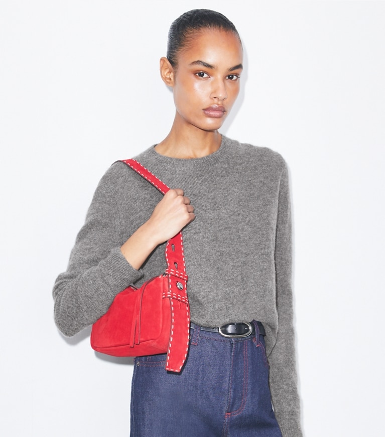 Tory Burch diseñador bolsos de hombro Bolso de hombro pequeño de gamuza con pespuntes Romy en Toucan Red accesorio en modelo