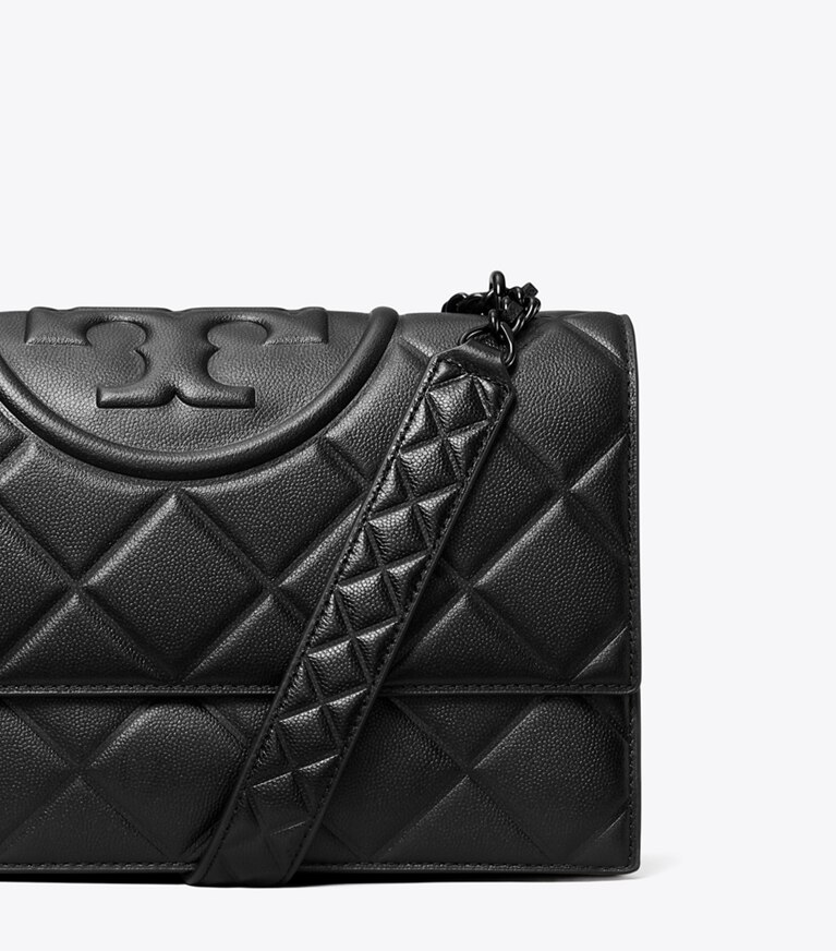 Tory Burch diseñador bolsos de hombro Bolso de hombro pequeño de grano pulido Fleming en Black/Black detalle