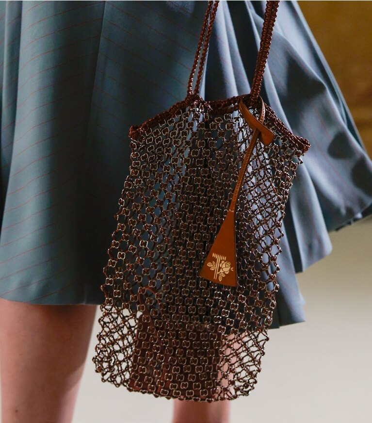 Tory Burch diseñador bolsos tote Bolso de mano pequeño de malla con cadena tejido a mano en Dark Brown / GOLD pasarela