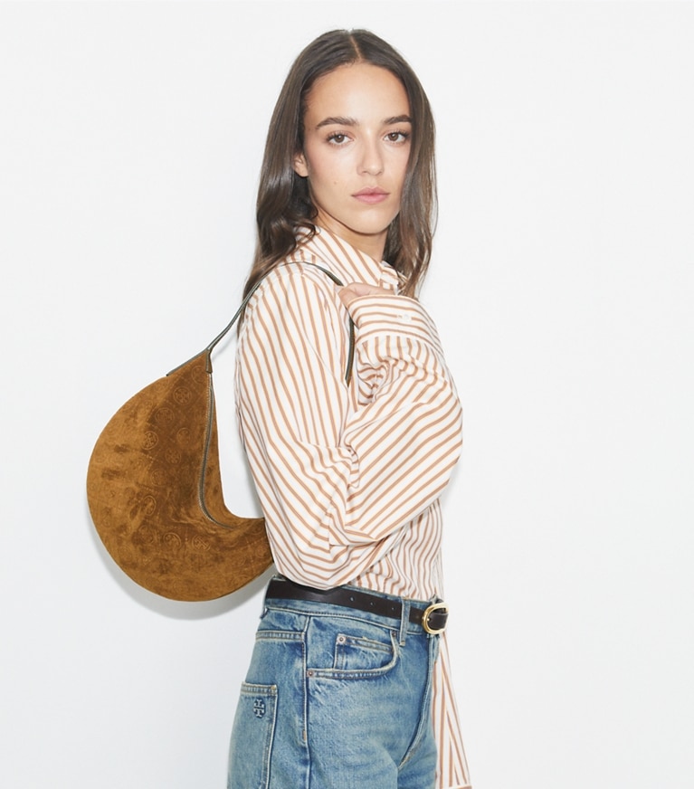 Tory Burch diseñador bolsos de hombro Bolso globo de gamuza pequeño con monograma en T en CHICORY BROWN accesorio en modelo