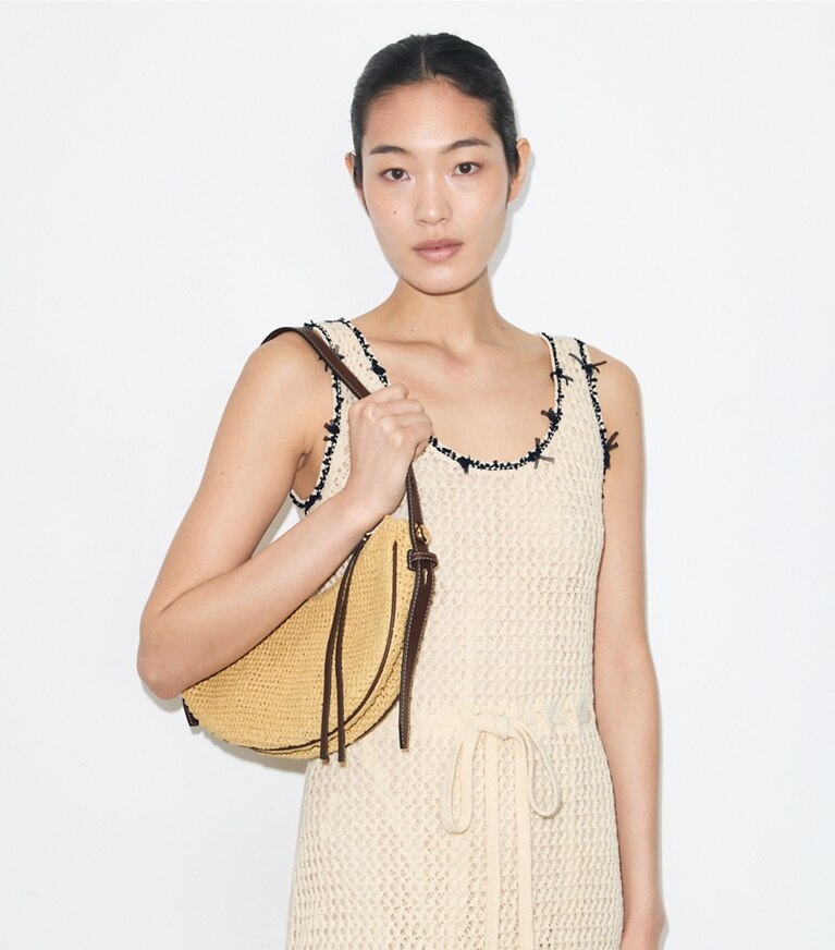 Tory Burch diseñador bolsos de hombro Bolso media luna tejido Romy en Natural adicional en modelo