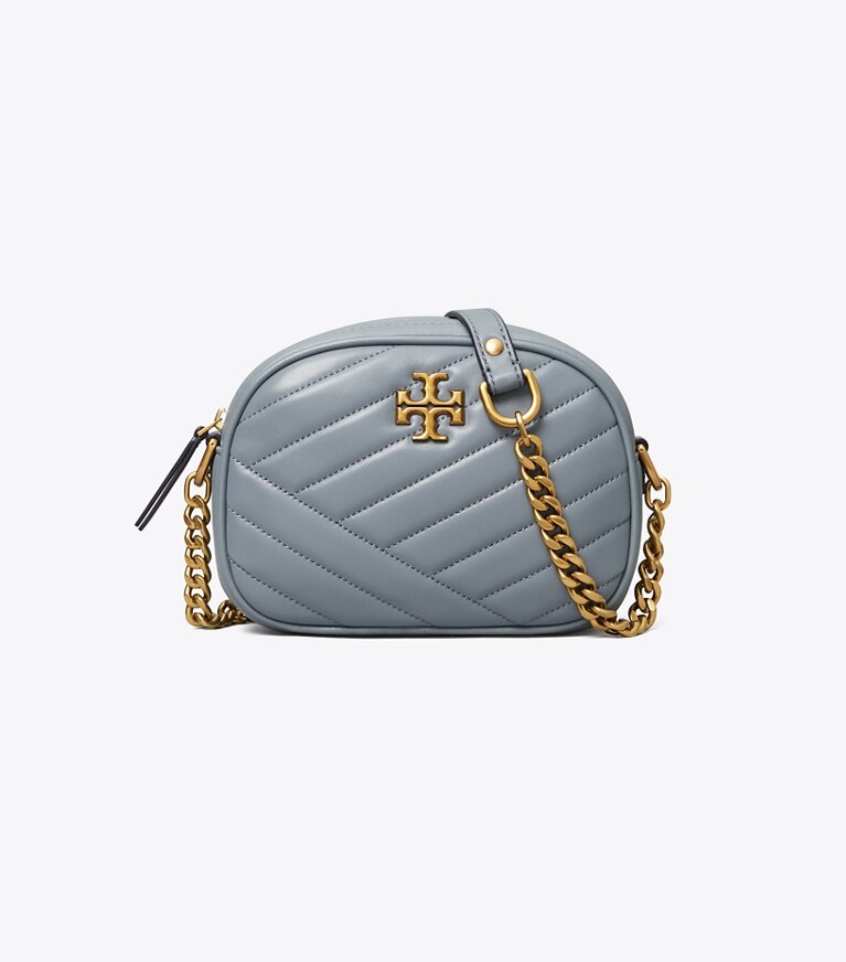 Tory Burch diseñador bolsos bandolera Bolso para cámara pequeño de chevrón Kira en RAINWATER / Dark Gold frontal
