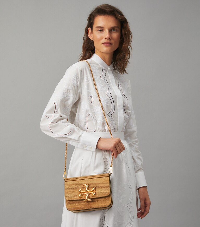 Tory Burch diseñador bolsos de hombro Bolso pequeño Eleanor en Natural accesorio en el modelo