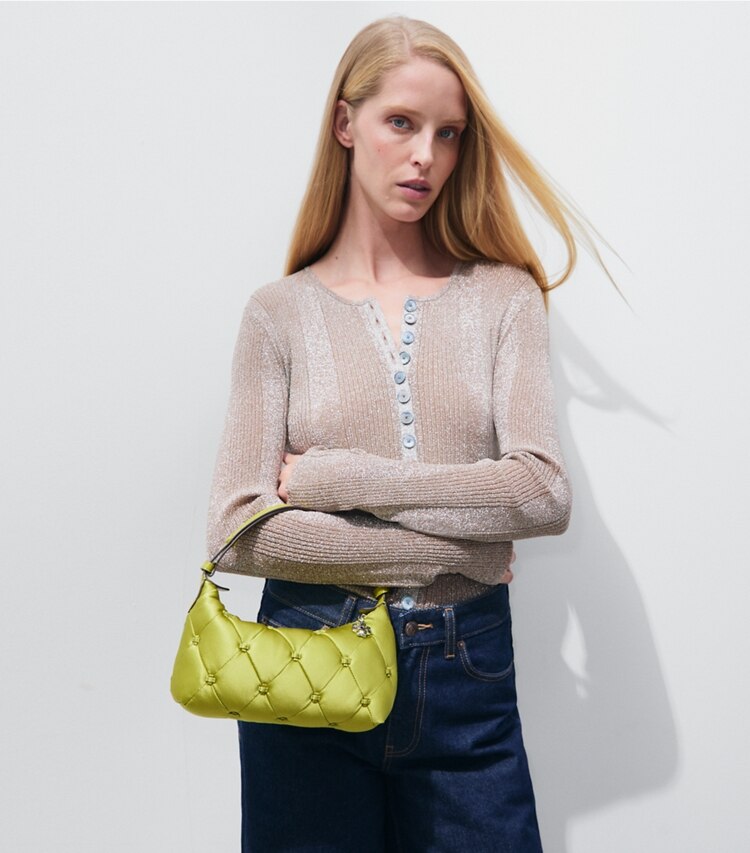 Tory Burch diseñador bolsos bandolera Bolso pochette Bunny Knot de satén en Vibrant Green adicional en modelo