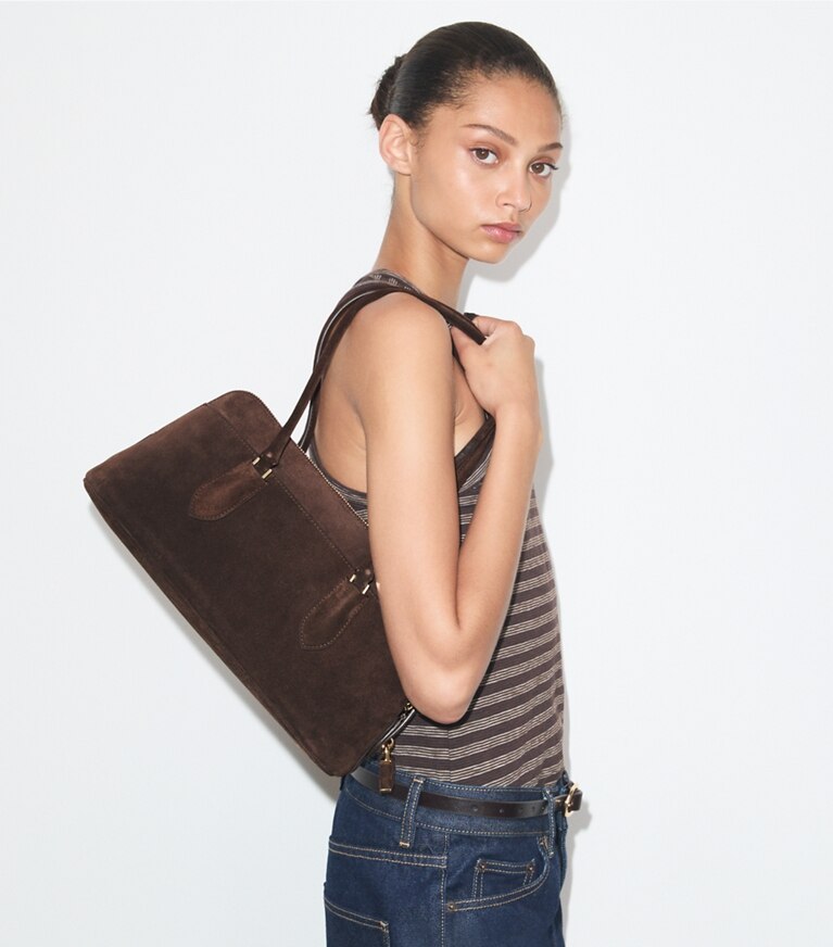 Tory Burch diseñador bolsos satchel Bolso satchel con broche East-West Lock de gamuza en Dark Cocoa accesorio en modelo