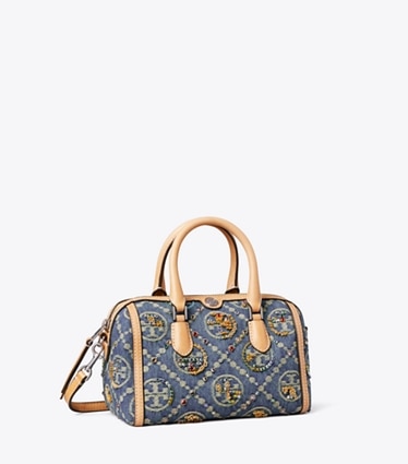 Tory Burch diseñador bolsos bandolera Bolso tipo barril pequeño de mezclilla con adornos con monograma en forma de T en Deep Royal ángulo