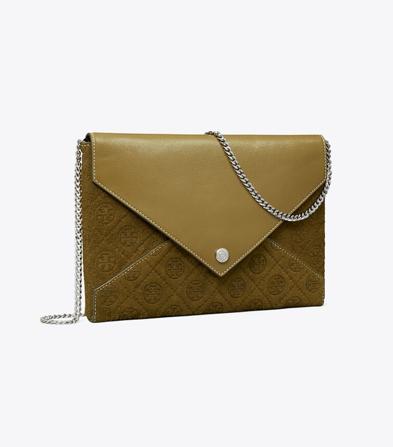 Tory Burch diseñador carteras de mano Bolso tipo sobre de gamuza con cadena T Monogram en Deep Olive ángulo