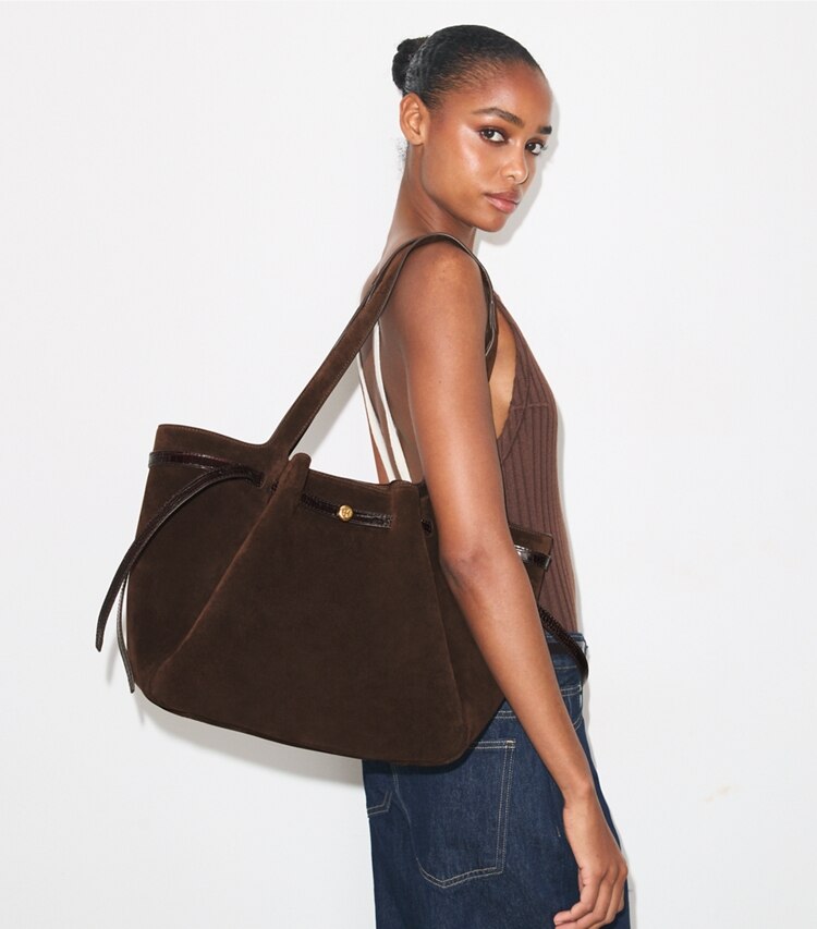 Tory Burch diseñador bolsos tote Bolso Tote de gamuza Romy en Dark Cocoa accesorio en modelo