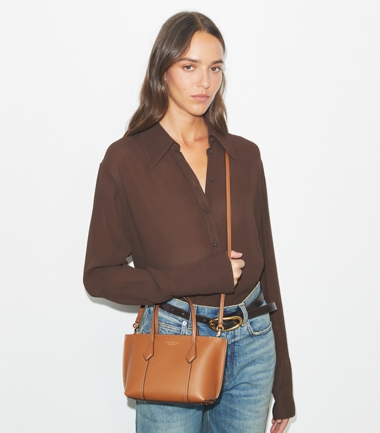 Tory Burch diseñador bolsos bandolera Bolso Tote Mini Perry en Autumn Brown accesorio en modelo