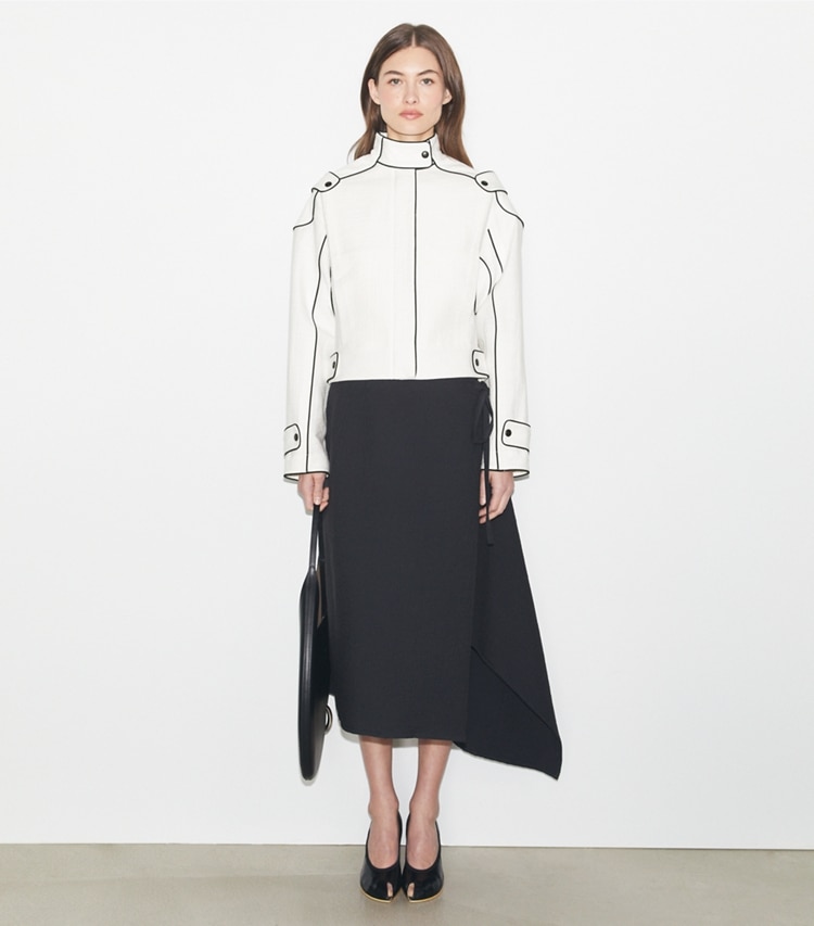 Tory Burch designer vestes Bomber en coton in Marshmallow sur mannequin, devant