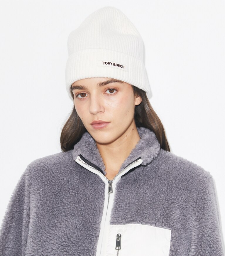 Tory Burch designer chapeaux Bonnet en maille côtelée in Light Brown front