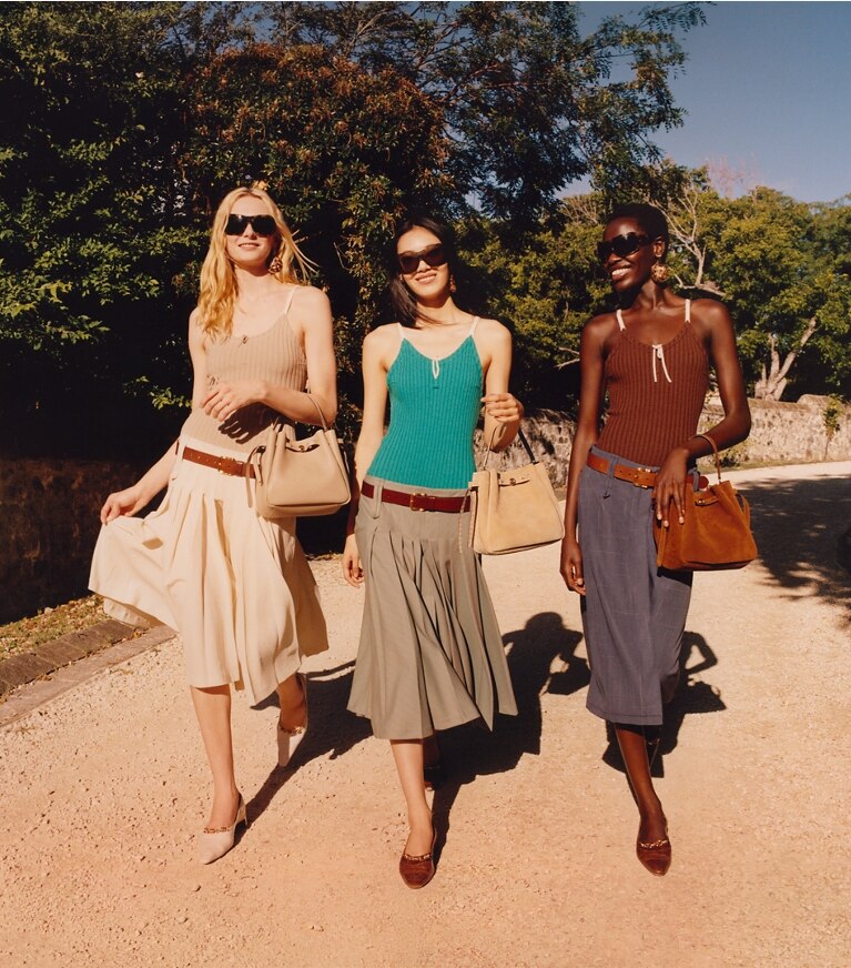 Tory Burch designer borse a spalla Borsa a secchiello Romy in Light Cream campaign