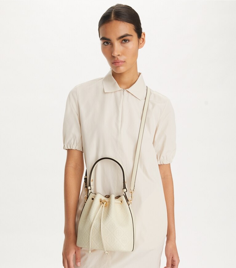 Tory Burch designer borse a spalla Borsa a secchiello T Monogram con incisioni in Light Cream angle