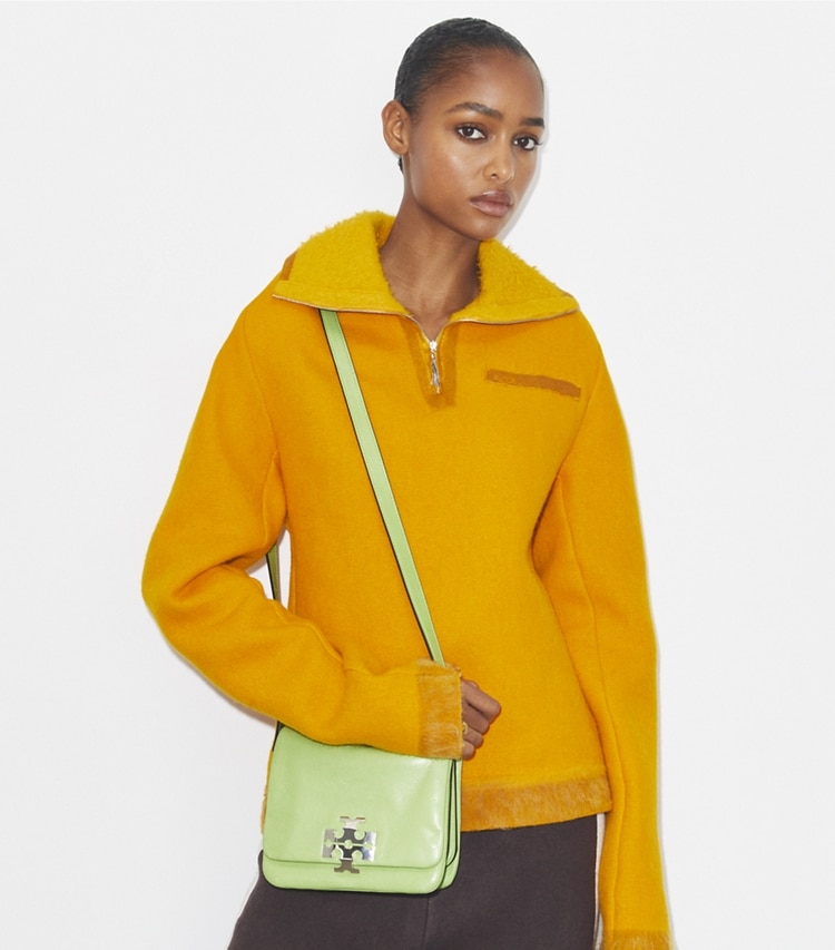 Tory Burch designer borse a tracolla Borsa a tracolla Charlie in Celery Juice accessory on model