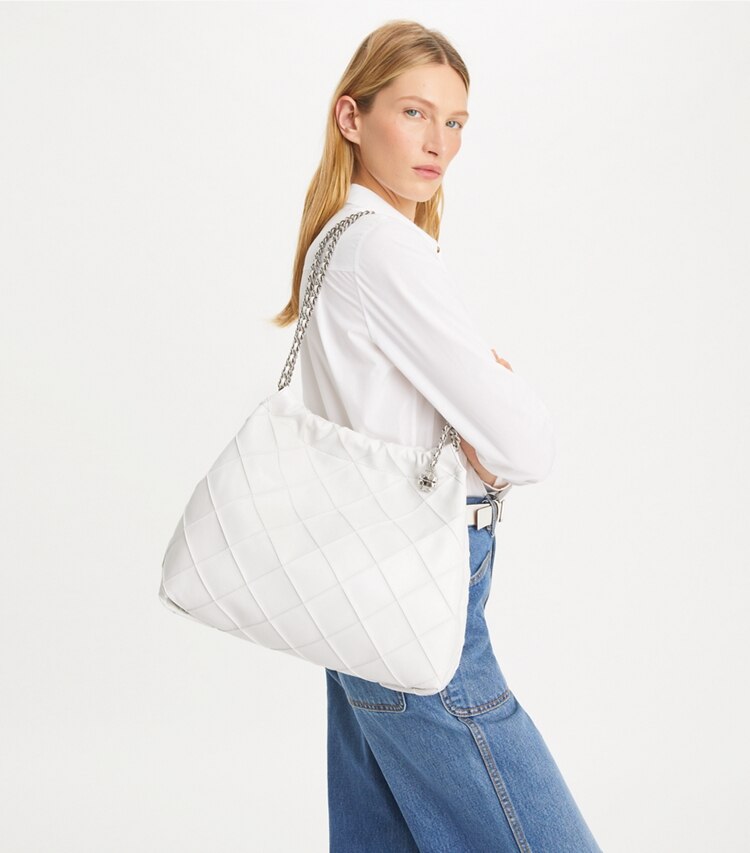 Tory Burch designer borse hobo Borsa hobo Fleming effetto invecchiato in Blanc accessory on model