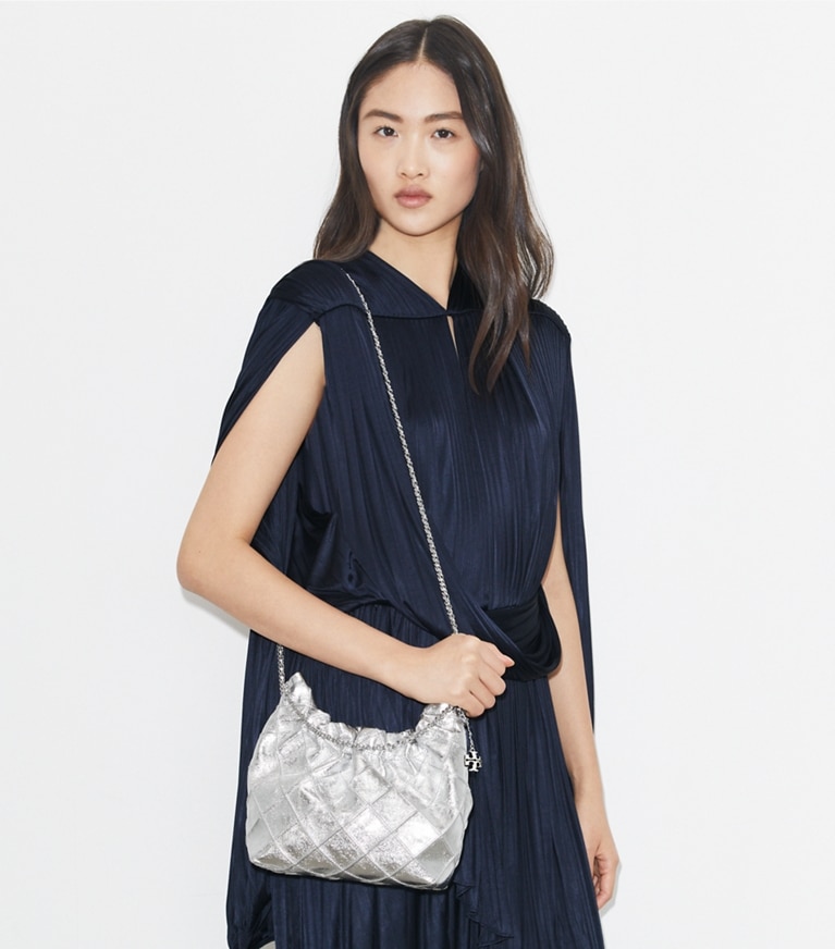 Tory Burch designer borse a spalla Borsa Mini Hobo Fleming metallizzata in Silver angle