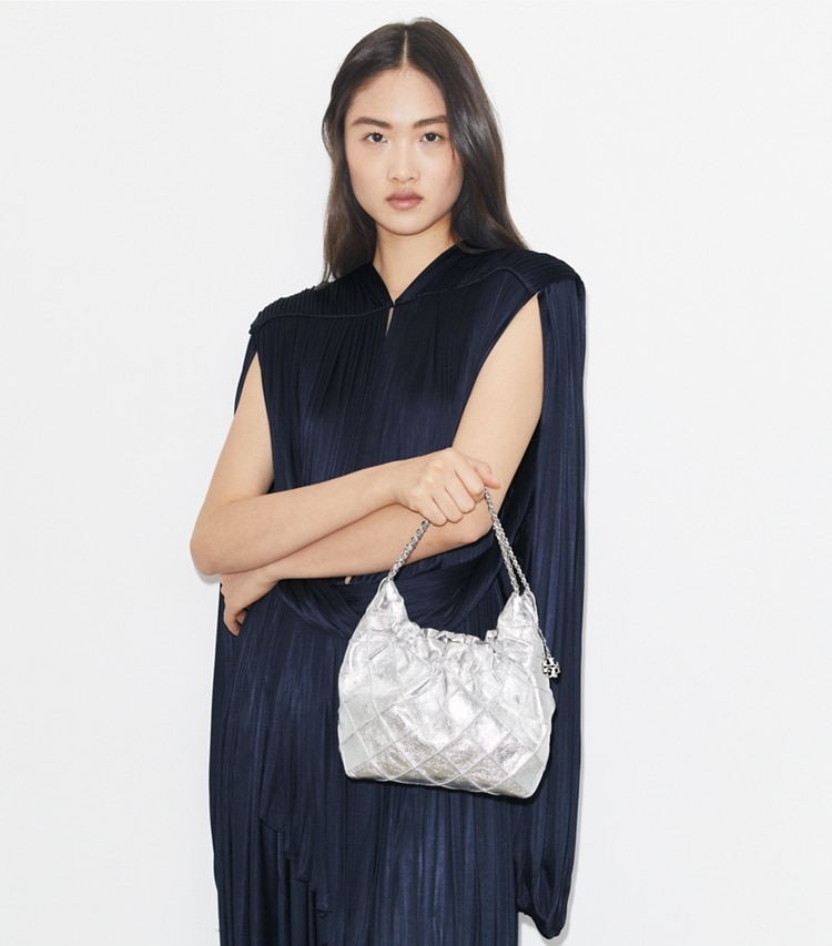 Tory Burch designer borse a spalla Borsa Mini Hobo Fleming metallizzata in Silver additional on model