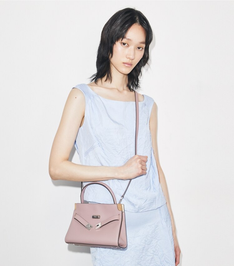 Tory Burch designer borse a spalla Borsa Petite Double Bag Lee Radziwill in Light Mauve accessory on model
