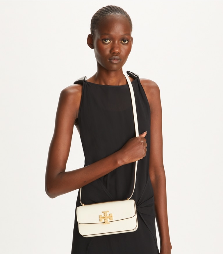 Tory Burch designer borse a tracolla Borsa piccola Eleanor rettangolare in Warm White additional on model