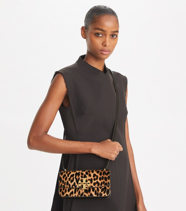 Tory Burch designer borse a tracolla Borsa piccola Eleanor rettangolare in Multi additional on model