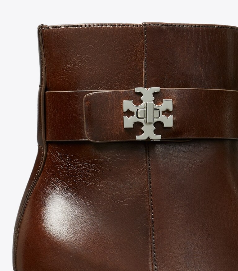 Tory Burch diseñador botines Botín con tacón y broche giratorio en COFFEE detalle