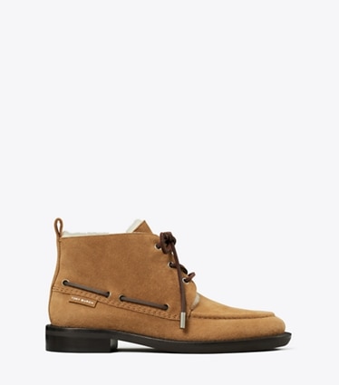 Tory Burch diseñador botines bajos Botín Duck de piel de borreguillo en WEATHERED OAK lateral