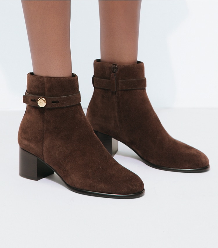 Tory Burch diseñador botines Botín Romy en DARK COCOA accesorio en el modelo