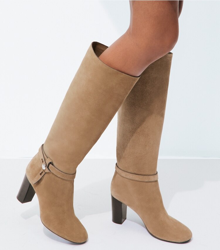 Tory Burch diseñador botas hasta la rodilla Bota Romy en RIVER ROCK accesorio en modelo
