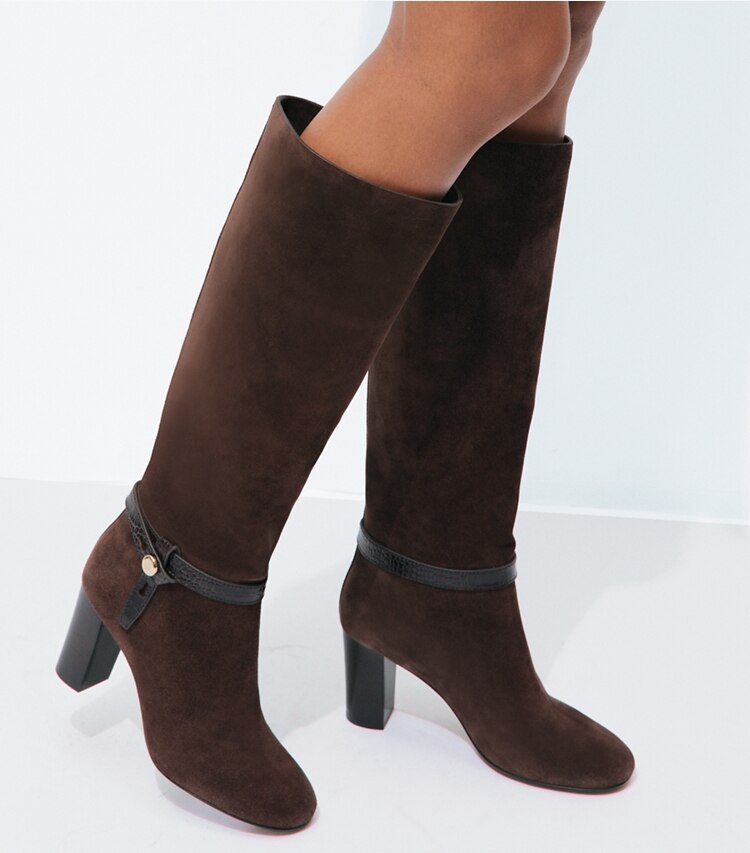 Tory Burch diseñador botas hasta la rodilla Bota Romy en DARK COCOA accesorio en modelo