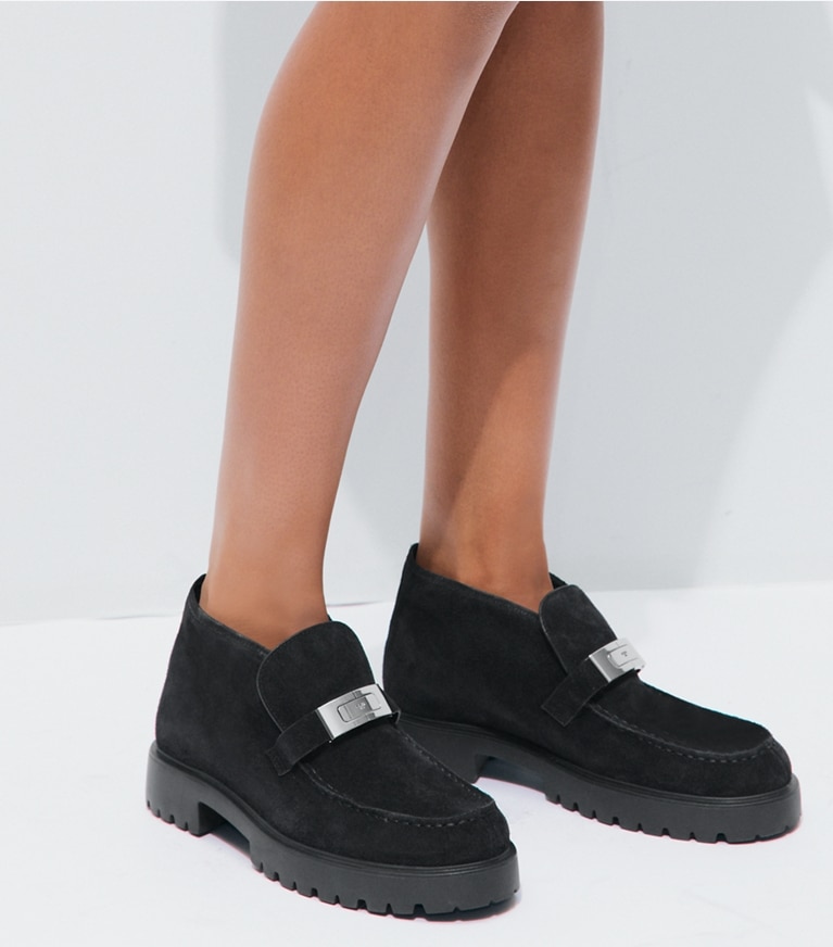 Tory Burch designer bottines Botte LeeLee à semelle crantée dans PERFECT BLACK accessoire sur le modèle