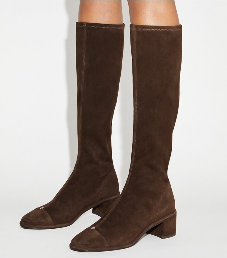 Tory Burch designer bottes au genou Bottes à bout contrasté in DARK COCOA accessory on model