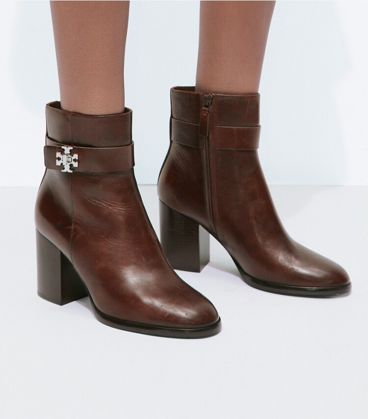 Tory Burch designer bottines Bottillon à talon avec fermoir dans SIERRA COGNAC accessoire sur le modèle