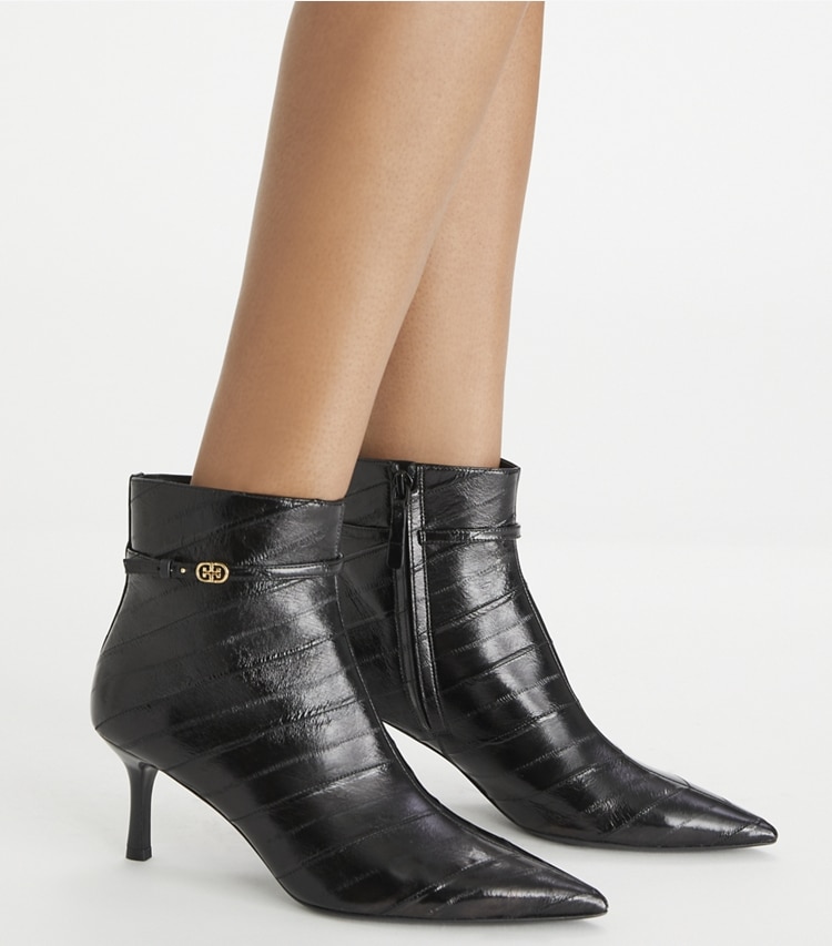 Tory Burch designer bottines Bottines à boucle Double T in PERFECT BLACK accessory on model