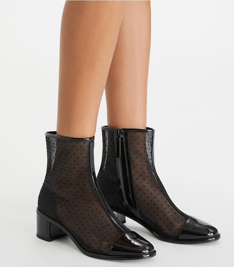 Tory Burch designer bottines Bottines à talon et bout contrasté in NERO / PERFECT BLACK accessory on model