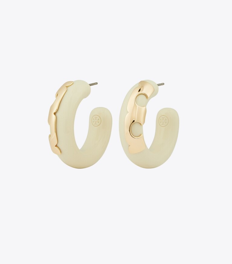 Tory Burch designer boucles d'oreilles Boucles d’oreille créoles en résine dans Tory Gold / Cream de face