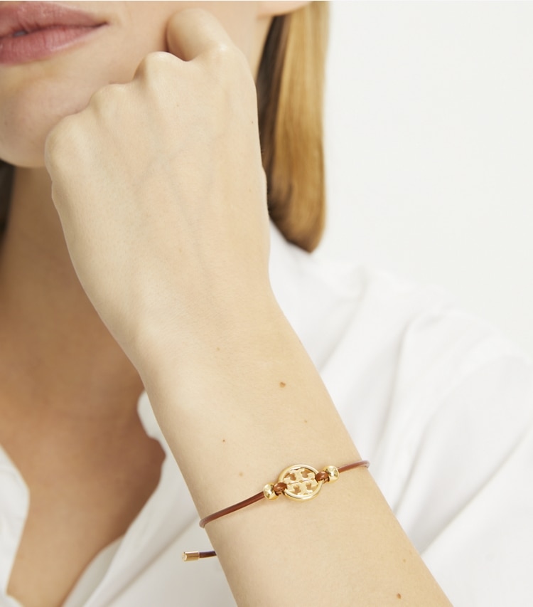 Tory Burch designer bracelets Bracelet coulissant Miller in Tory Gold / Black accessory on model