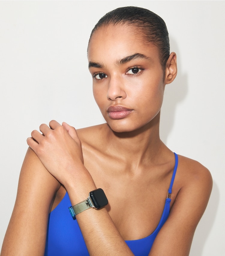 Tory Burch designer montres électroniques Bracelet T jelly pour Apple Watch® in LIGHT BLUE accessory on model