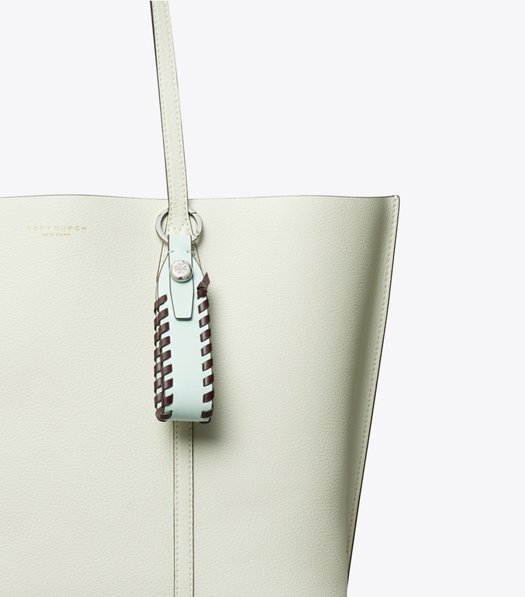 Tory Burch designer bijoux de sac et porte-clés Breloque de sac en cuir tressé dans Light Green détails