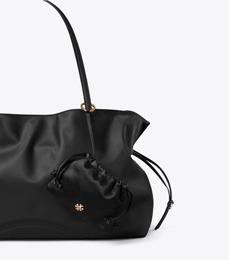 Tory Burch designer bijoux de sac et porte-clés Breloque pour sac pochette en satin dans BLACK détails