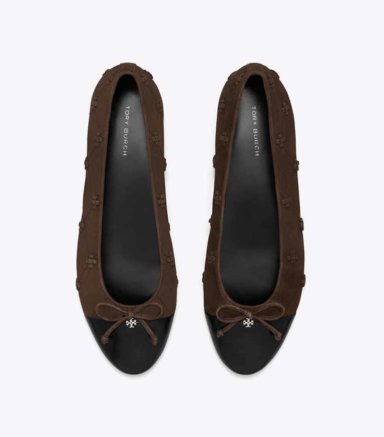 Tory Burch designer loafers Bunny Knot Ballerina mit Zehenkappe in DARK COCOA / PERFECT BLACK von oben
