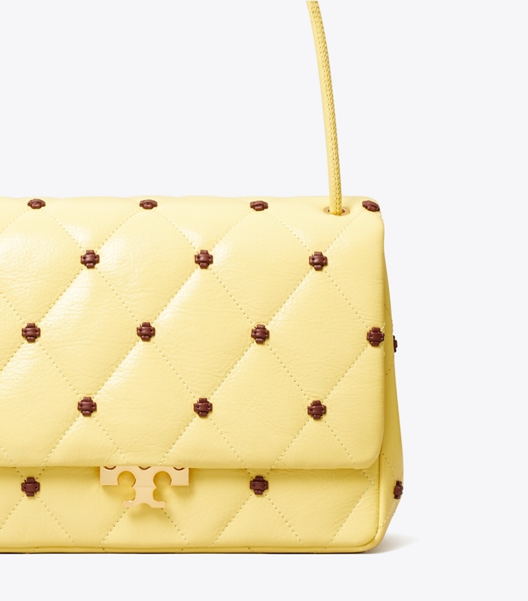 Tory Burch designer schultertaschen Bunny Knot Runway Schultertasche aus Lackleder in Beeswax detail