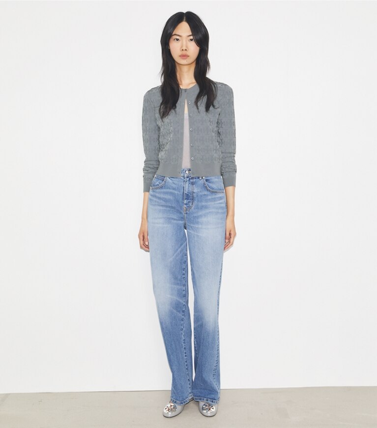 Tory Burch diseñador suéteres Cárdigan de jacquard con monograma de T en Icicle Gray adicional en el modelo