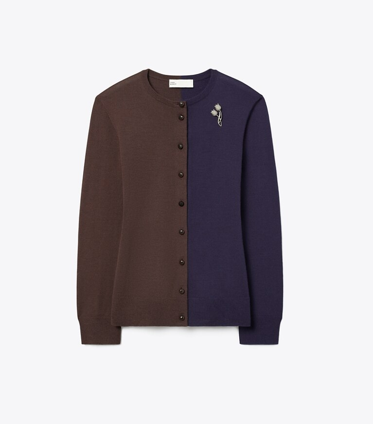 Tory Burch diseñador suéteres Cárdigan de lana con bloque de color y broche en Dark Brown / Deep Blue frente