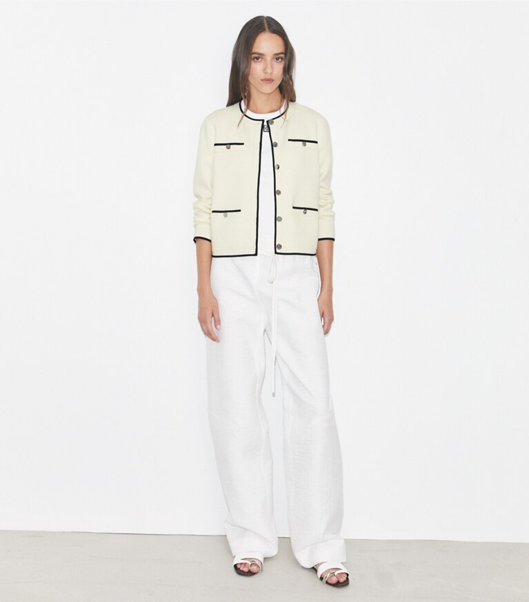 Tory Burch diseñador suéteres Cárdigan de lana Kendra en NEW IVORY/ BLACK adicional en modelo