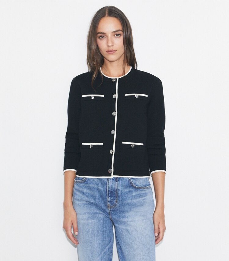 Tory Burch diseñador suéteres Cárdigan de lana Kendra en Black / New Ivory en el modelo (detalle)