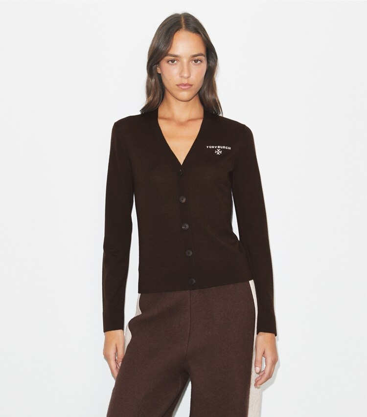 Tory Burch diseñador suéteres Cárdigan de lana Simone en Winter Rich Brown detalle en modelo