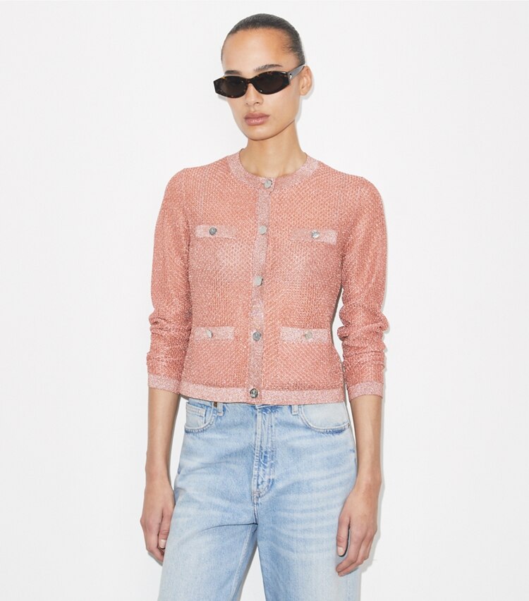 Tory Burch diseñador suéteres Cárdigan de malla Kendra en Copper / Soft Pink detalle en modelo
