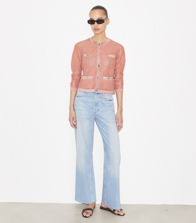 Tory Burch diseñador suéteres Cárdigan de malla Kendra en Copper / Soft Pink frente en modelo